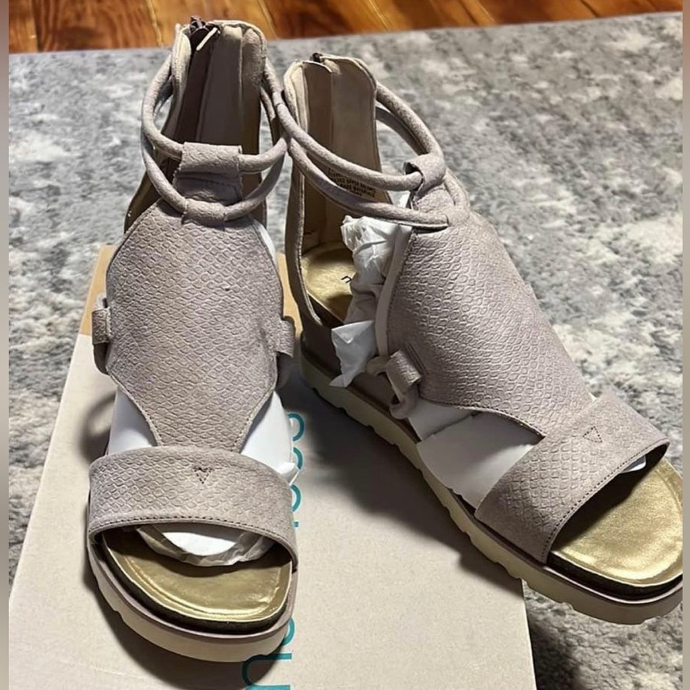 *SOLD* NIB Sporty Wedges